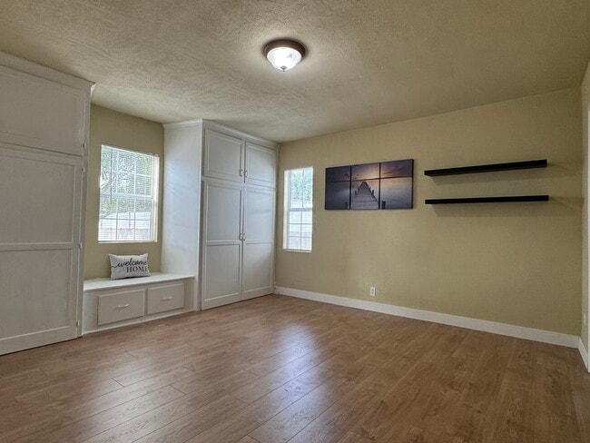 Photo - 11050 Keswick St