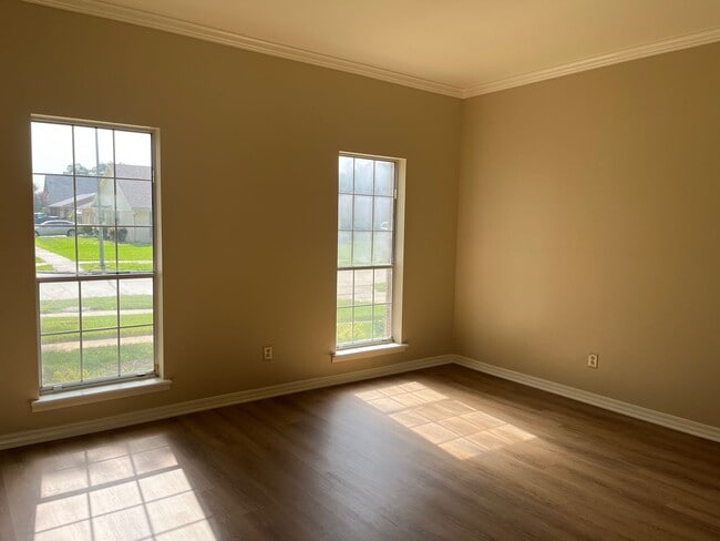 Photo - Beautiful Town South 4BR/4BA
