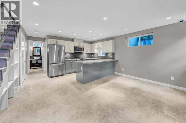 Photo - 439 W 3rd Ave