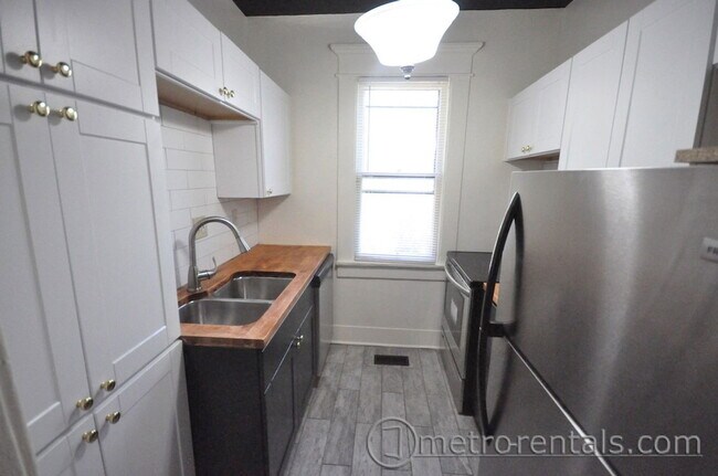 Photo - 1496 Summit St