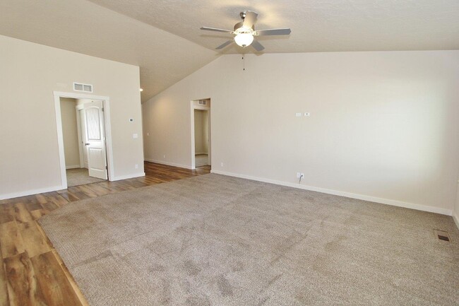 Photo - 4044 Queen Anne Dr