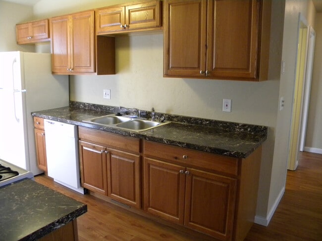 Kitchen with lots of storage - 301 S Maple Ave Unit 301 S Maple