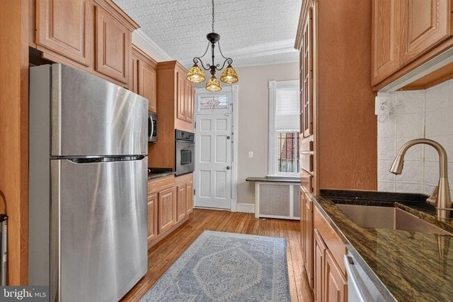 Photo - 318 3rd St SE