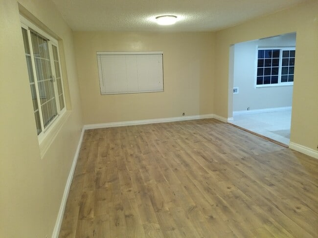 Building Photo - 6511 Fullerton Ave Unit B