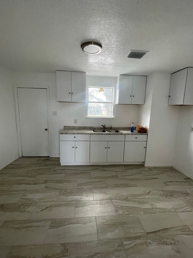 Photo - 5102 Myrtlewood St