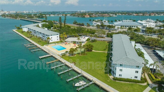 Building Photo - 771 John Ringling Blvd Unit F24