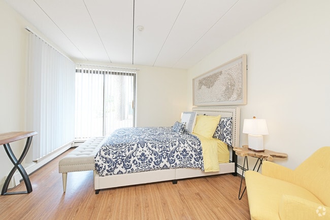 1 BR, 1 BA
