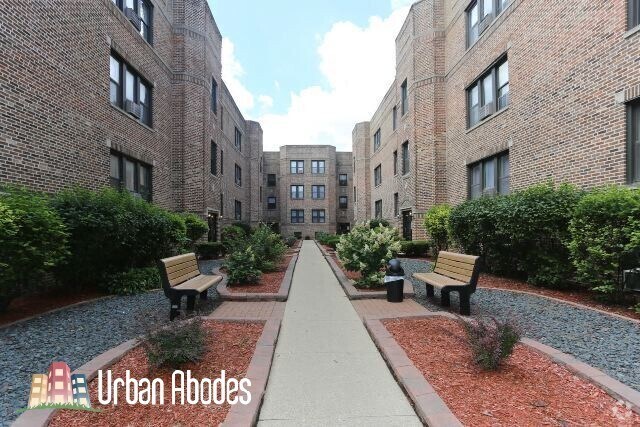 Building Photo - 3721 N Pine Grove Ave Unit J08W Rental