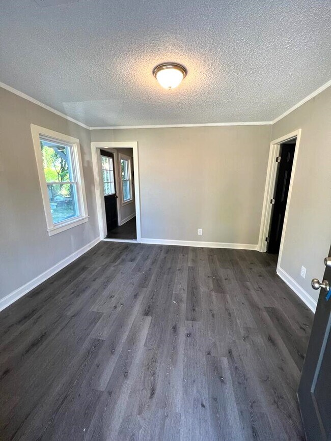 Photo - 862 Marianna St