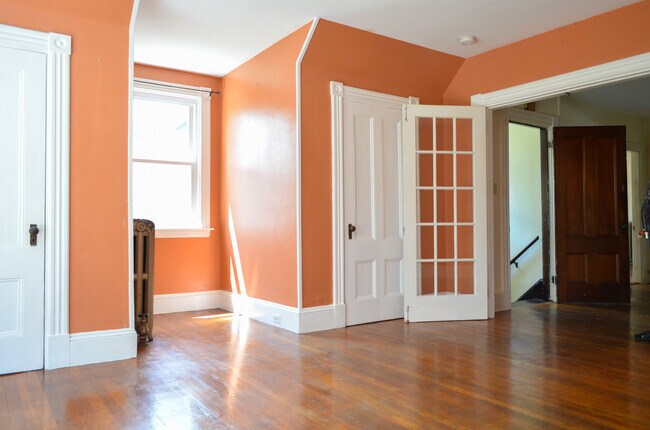 Living room - 35 College St Unit 2