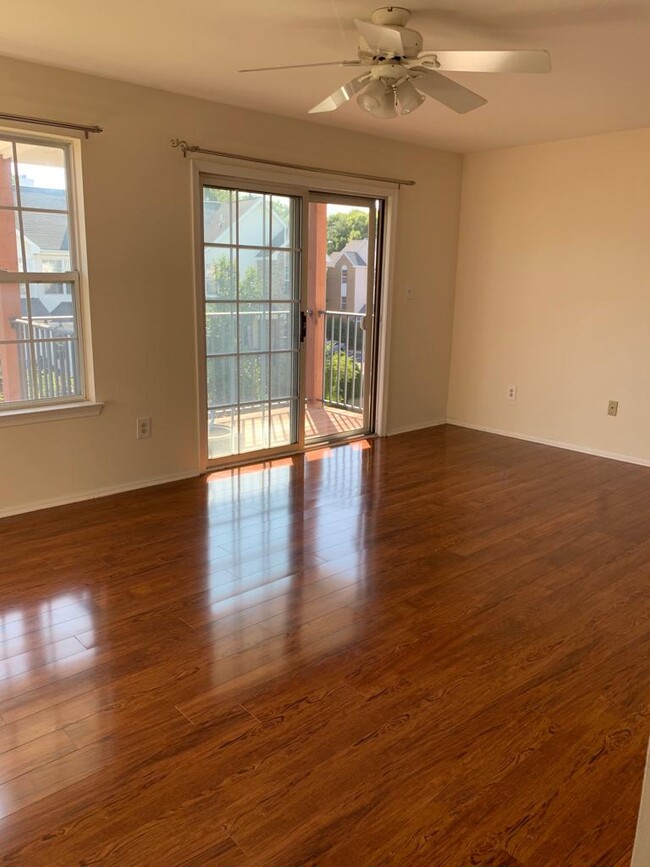 Photo - 721 Stony Brook Way