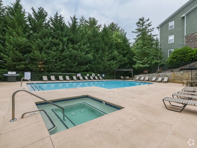 Building Photo - Eastwood Village Apartment Homes