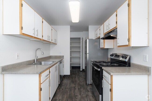 2BR, 2BA - 994SF - Kitchen