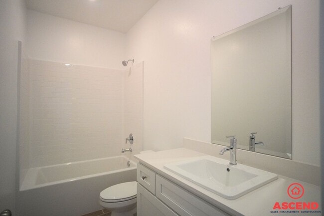 Photo - Beautiful New Home Off Gosford and McCutchen!