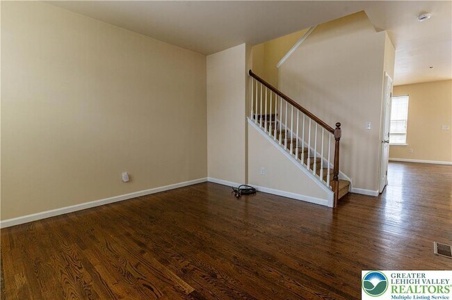 Photo - 241 Snapdragon Way