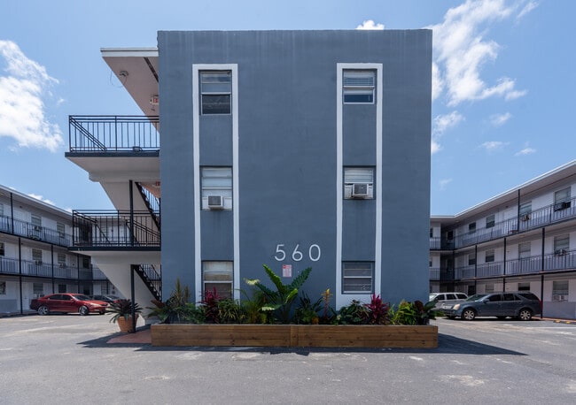 Building Photo - Miami Central