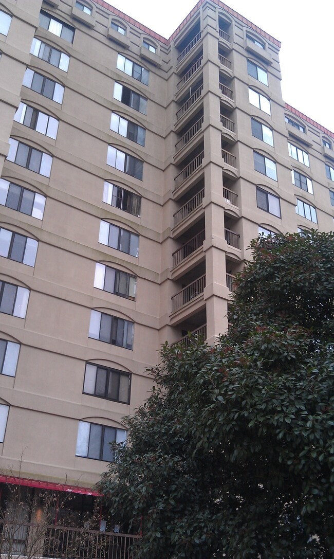 Photo - 1600 Park Cir