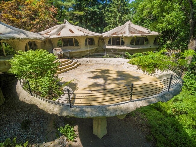 Building Photo - 142 Park Rd