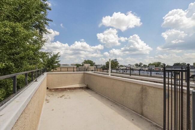 Photo - 2001 N Cleveland St