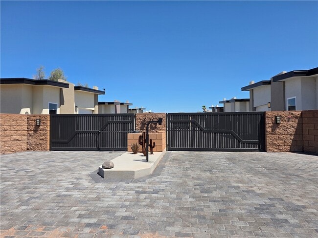 Photo - 370 Riverfront Dr