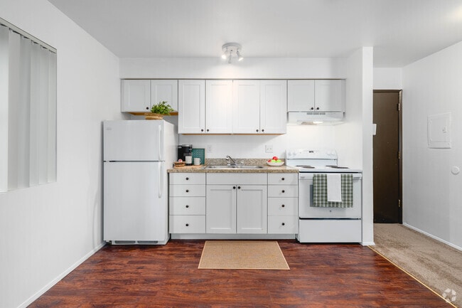 1BR, 1BA - 625SF - Kitchen