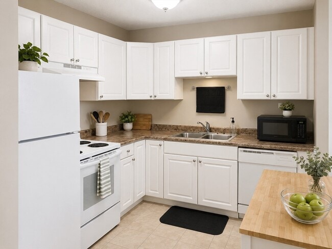 Building Photo - 46 Cochituate Rd Unit 203