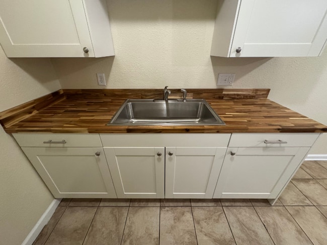 Photo - 630 S Hawley Rd Unidad 201