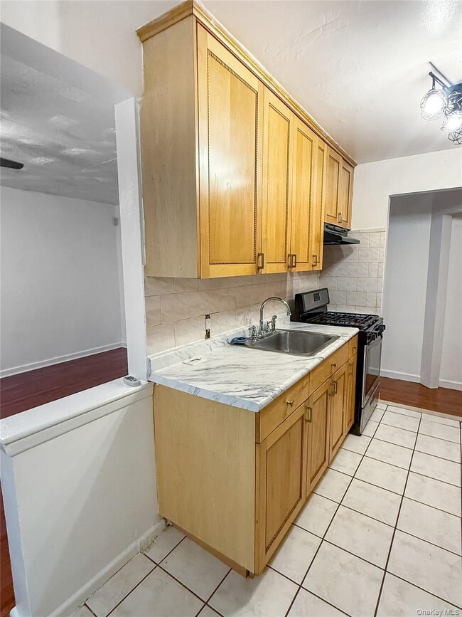 Photo - 1043 E 57th St