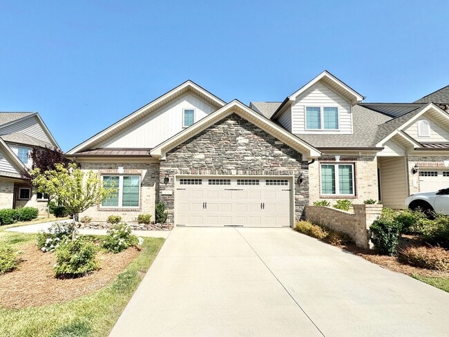Building Photo - Updated 3 Bedroom High Point Condo with Large Bonus Room!