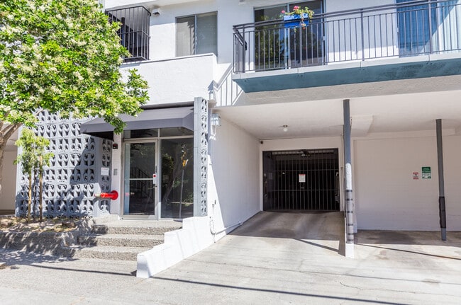 Photo - 630 Mariposa