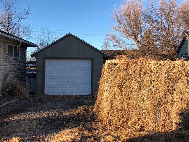 Photo - 208 W 9th St