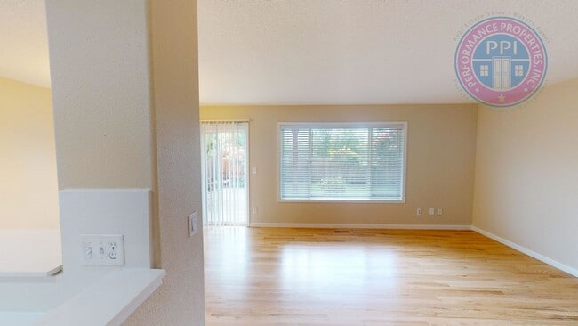 Photo - BETHANY - Kaiser Woods / Beautiful Updates...