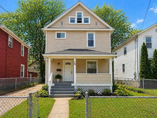 Building Photo - Spacious 4-Bedroom Home in Cleveland