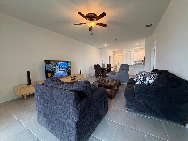 Photo - 652 Grove St