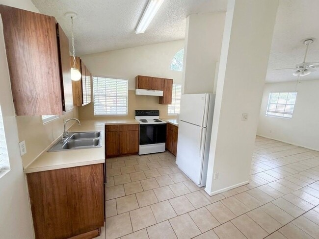 Photo - Charming & Spacious 2-Bed Duplex in NW Austin Unit B