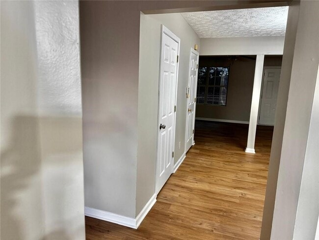 Photo - 3164 Kingswood Glen