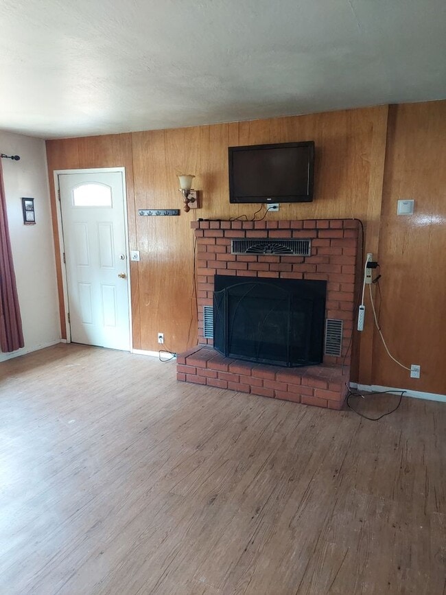 Photo - 4 bedroom cabin with fireplace