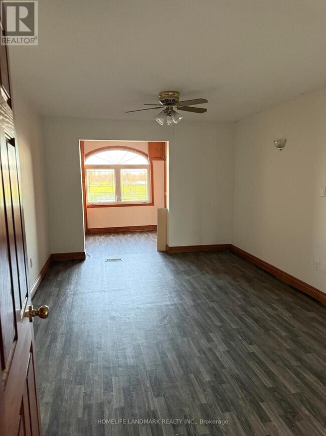 Photo - 183 Main St E