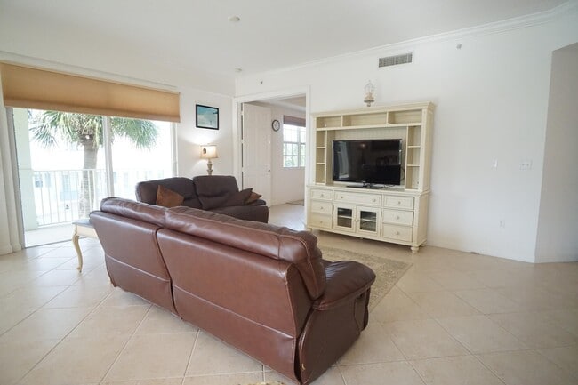 Photo - 800 Juno Ocean Walk Unidad 304