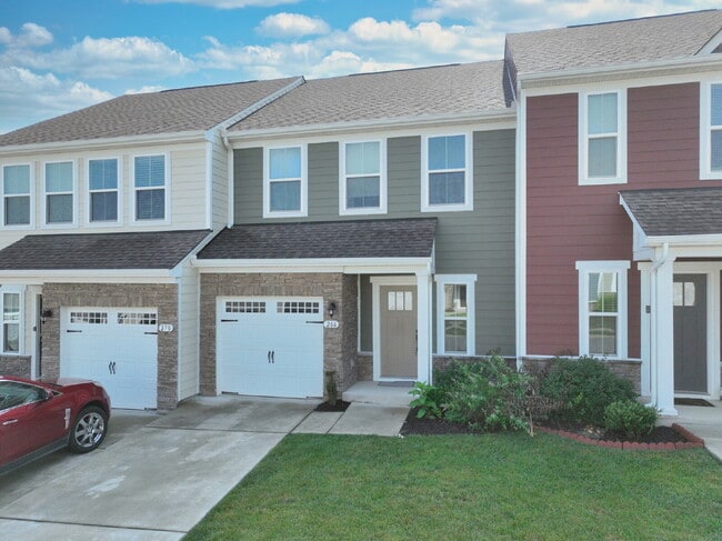 Building Photo - Rent to Own Option - Beautiful, like new 3BR/2.5BA townhouse in Goodlettsville