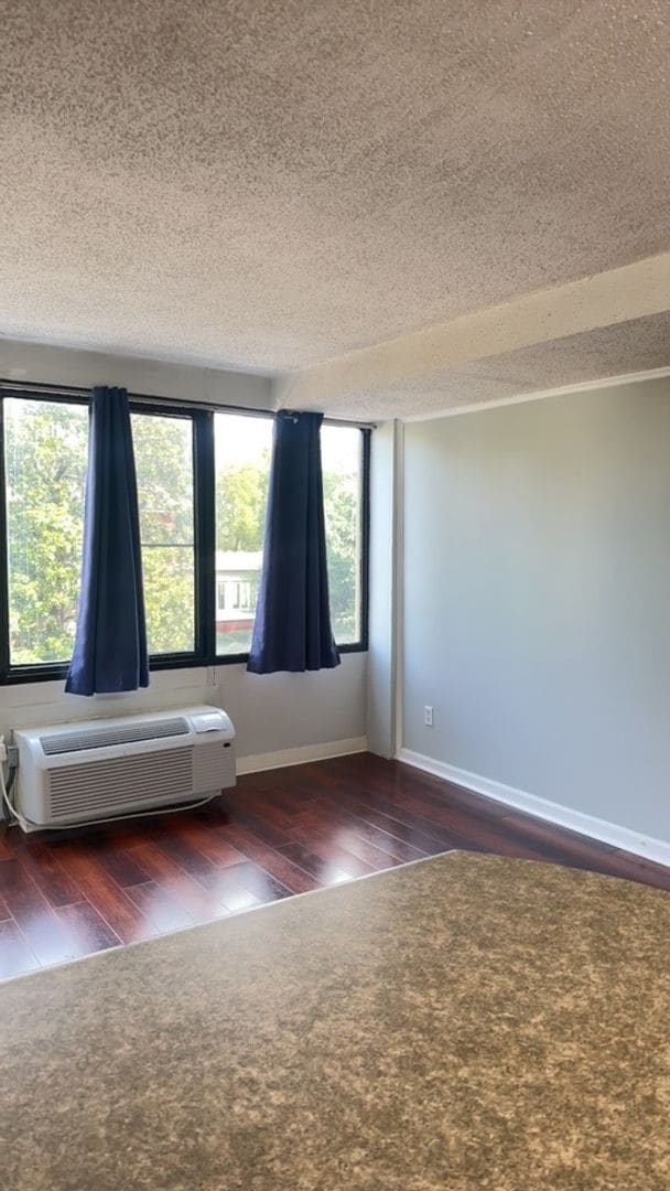 Photo - University Towers #414 - Walking distance to UT campus! Unit 414