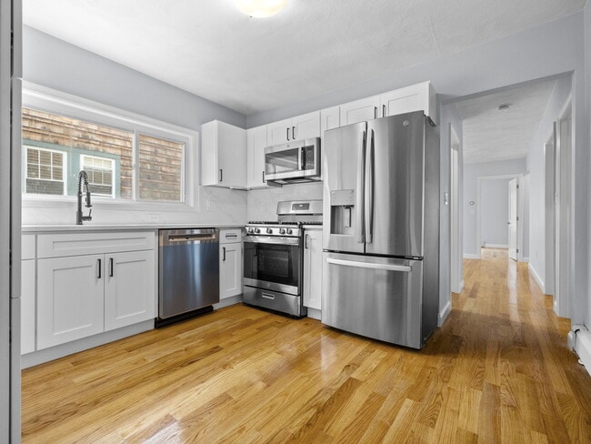 Building Photo - 17 Tesla Ave Unit 1