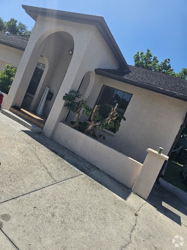 Building Photo - 6387 Gateway Ave Rental