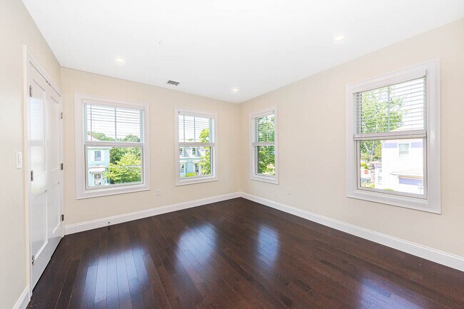 120 Jerome St