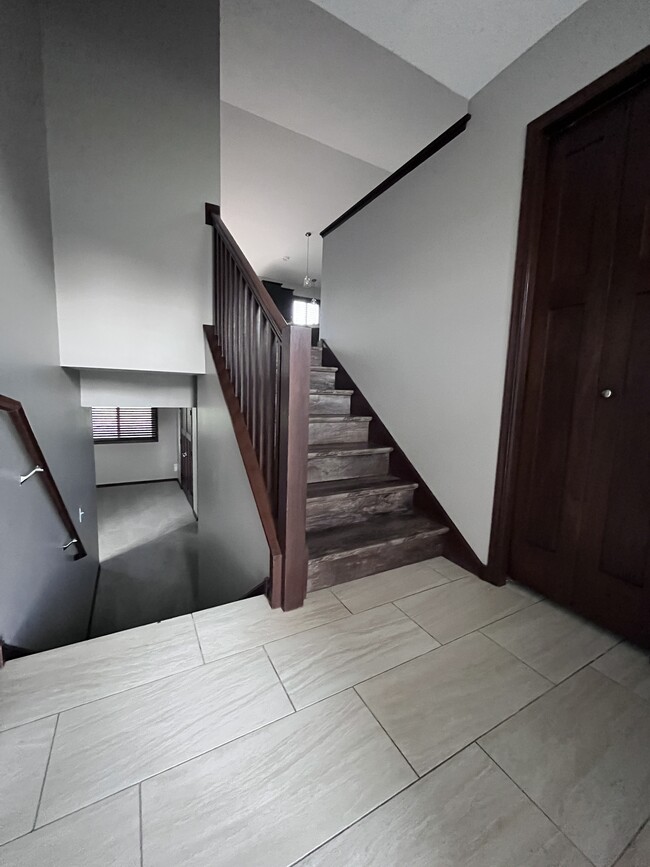 Entry - 5445 Florence Dr NW