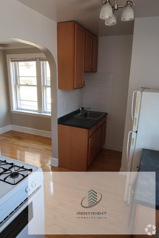 Building Photo - 1 bedroom in CHICAGO IL 60660 Unit 6335 - D3 Rental