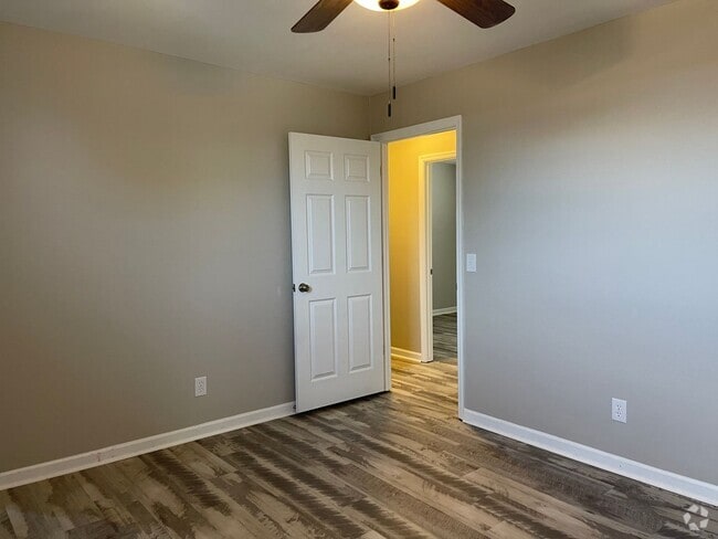 Building Photo - Newly Renovated Home in South Nash!