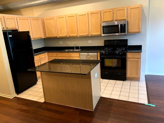 Photo - 1000 E 53rd St Unit 1