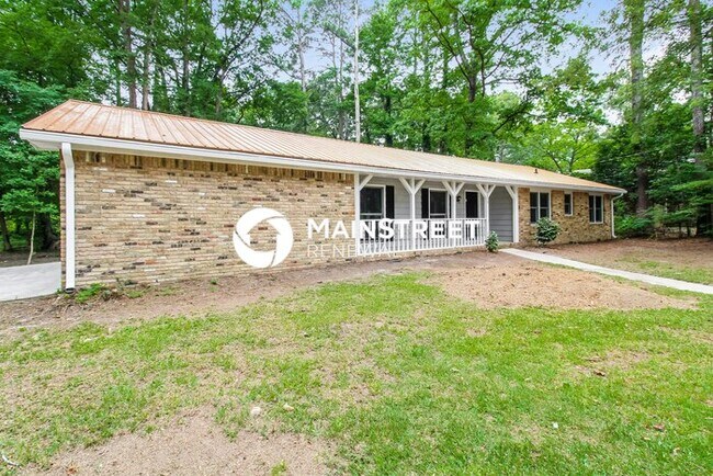 Photo - 3 Bedroom Pet-Friendly Home in Snellville, GA with Main Street Renewal