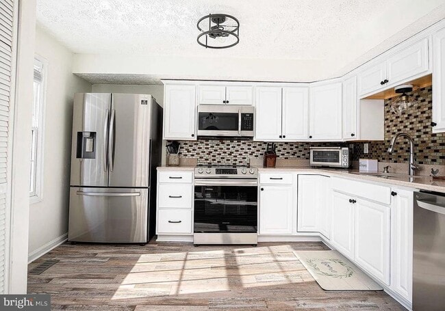 Photo - 133 Spruce Woods Ct